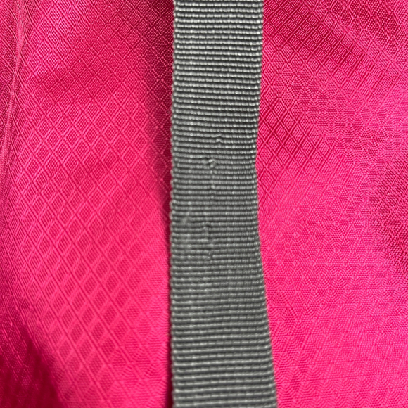 Aonijie ultra lightweight foldable small backpack hiking daypack WP fuchia - Picture 2 of 12